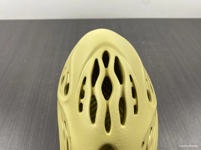 Adidas RNNR GV6775 Sulfur Yeezy Foam 0822